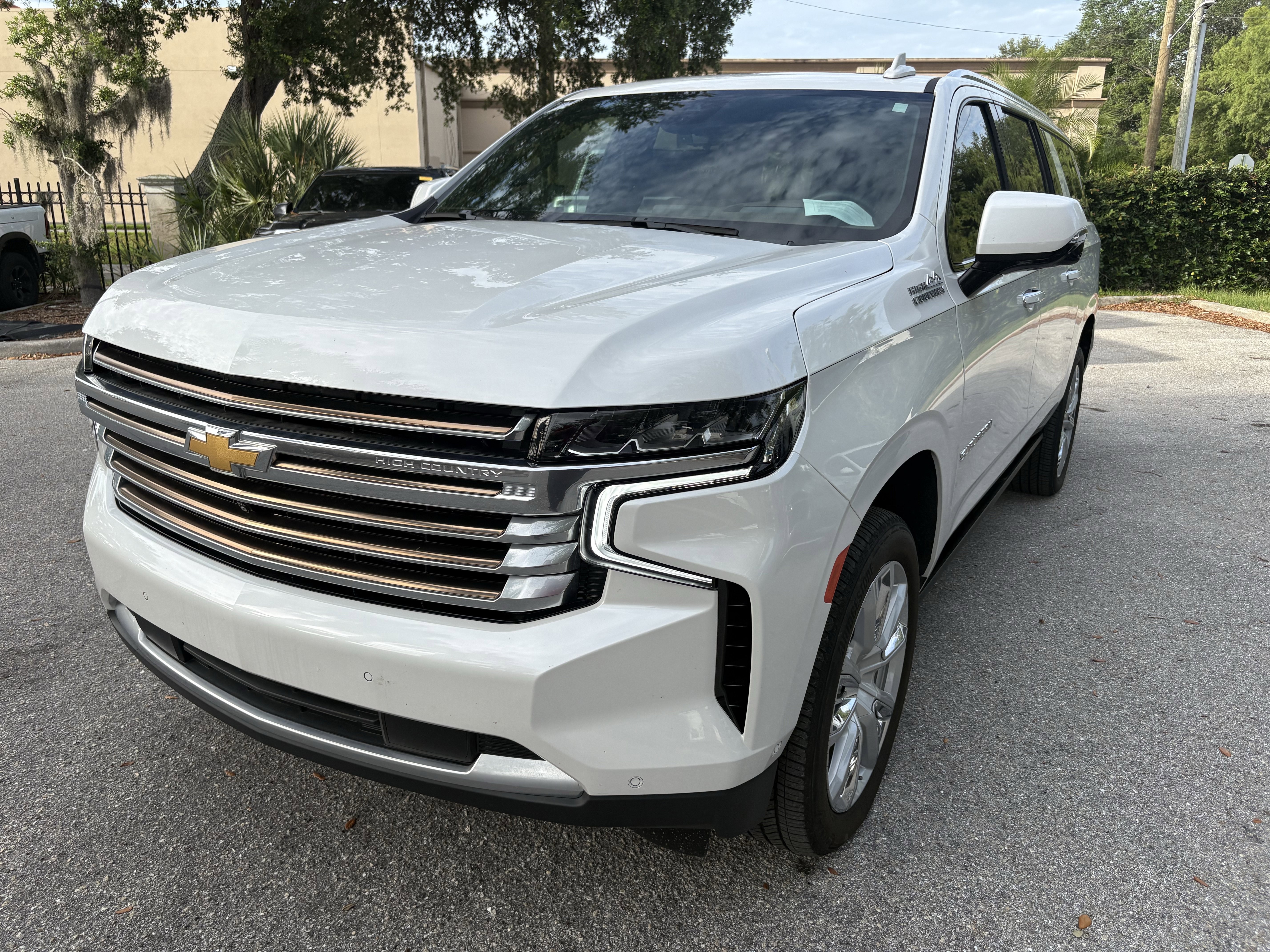 Used 2024 Chevrolet Suburban High Country w/ Advanced Technology Package AWD/4WD image 3