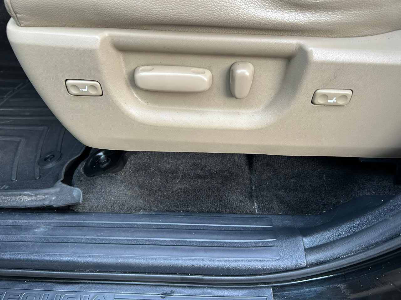 Used 2012 Toyota Sequoia Platinum image 13