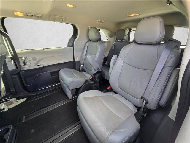 Used 2023 Toyota Sienna Limited FWD image 18