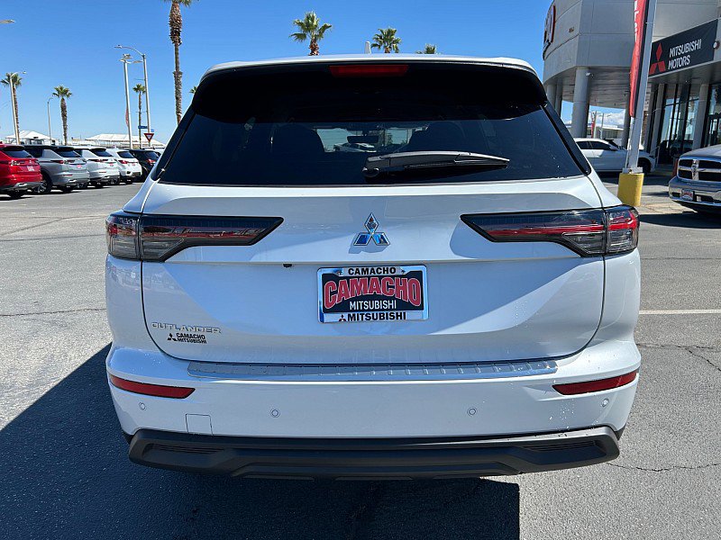 New 2025 Mitsubishi Outlander ES image 7