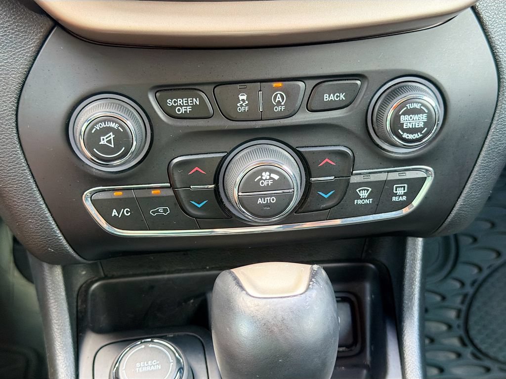 Used 2015 Jeep Cherokee Limited w/ Safetytec Group AWD/4WD image 17