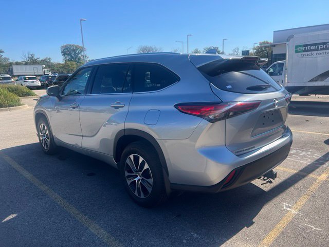Used 2021 Toyota Highlander XLE AWD/4WD image 5