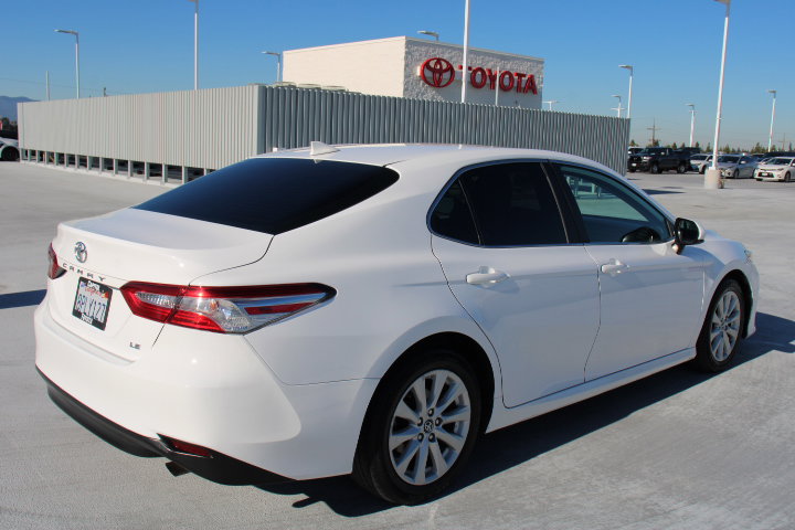 Used 2020 Toyota Camry LE image 3