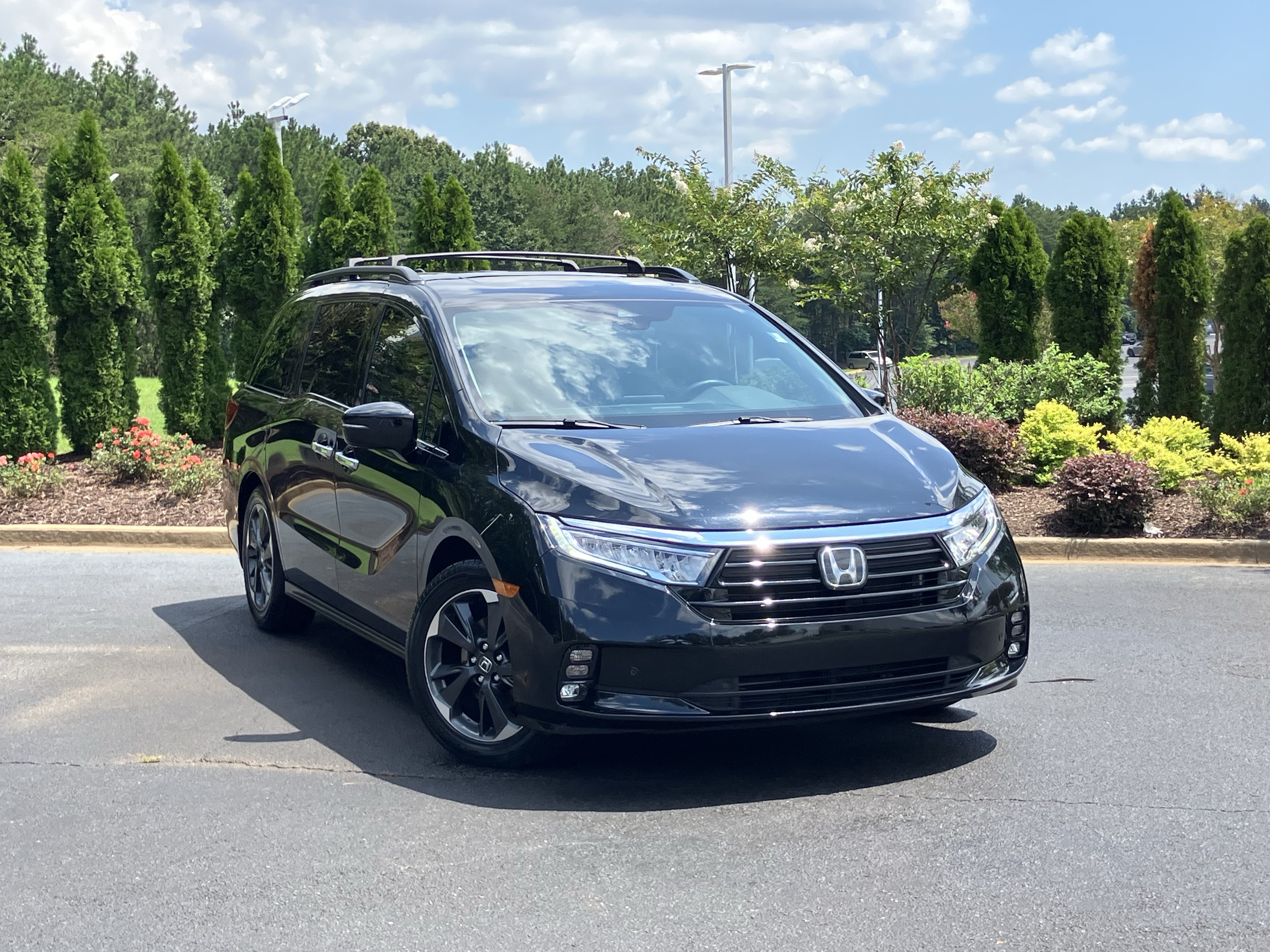 Used 2023 Honda Odyssey Elite image 2