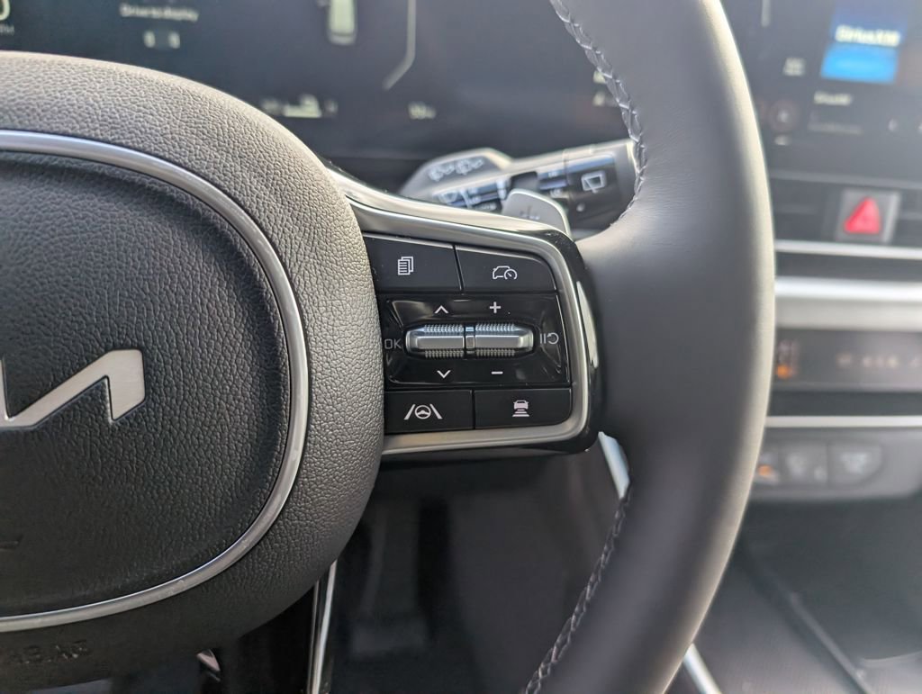 New 2025 Kia Carnival SX Prestige FWD image 17