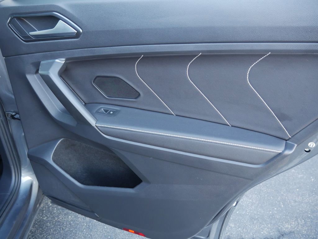 Used 2023 Volkswagen Tiguan SE R-Line image 28