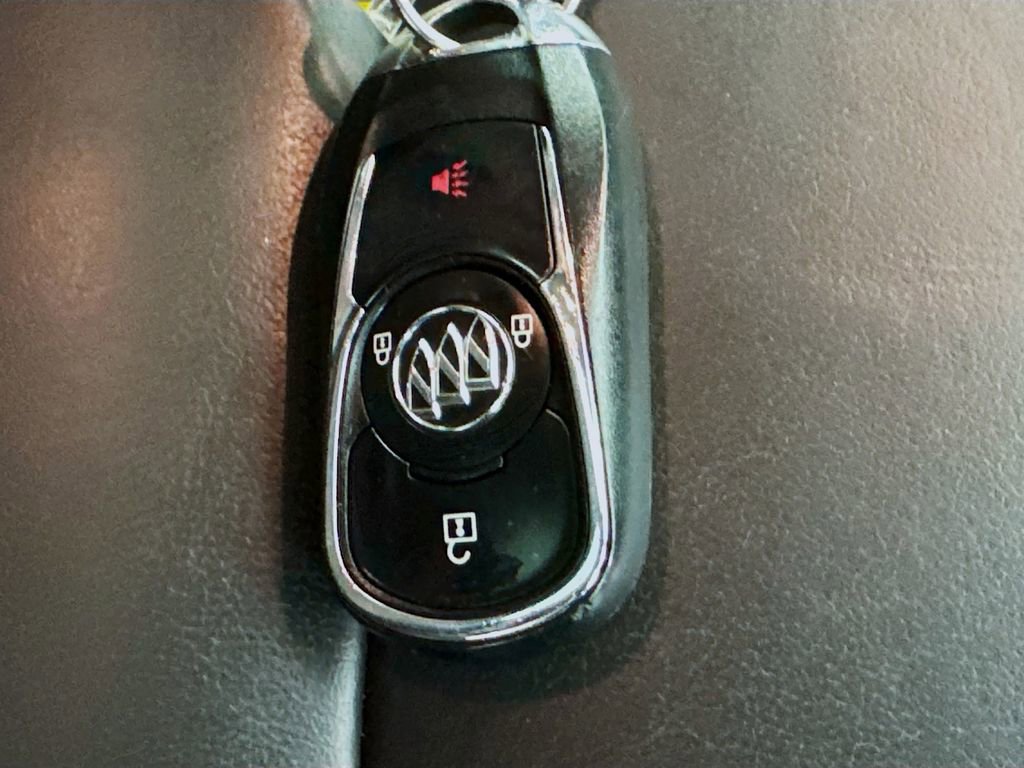 Used 2020 Buick Encore Essence FWD image 34