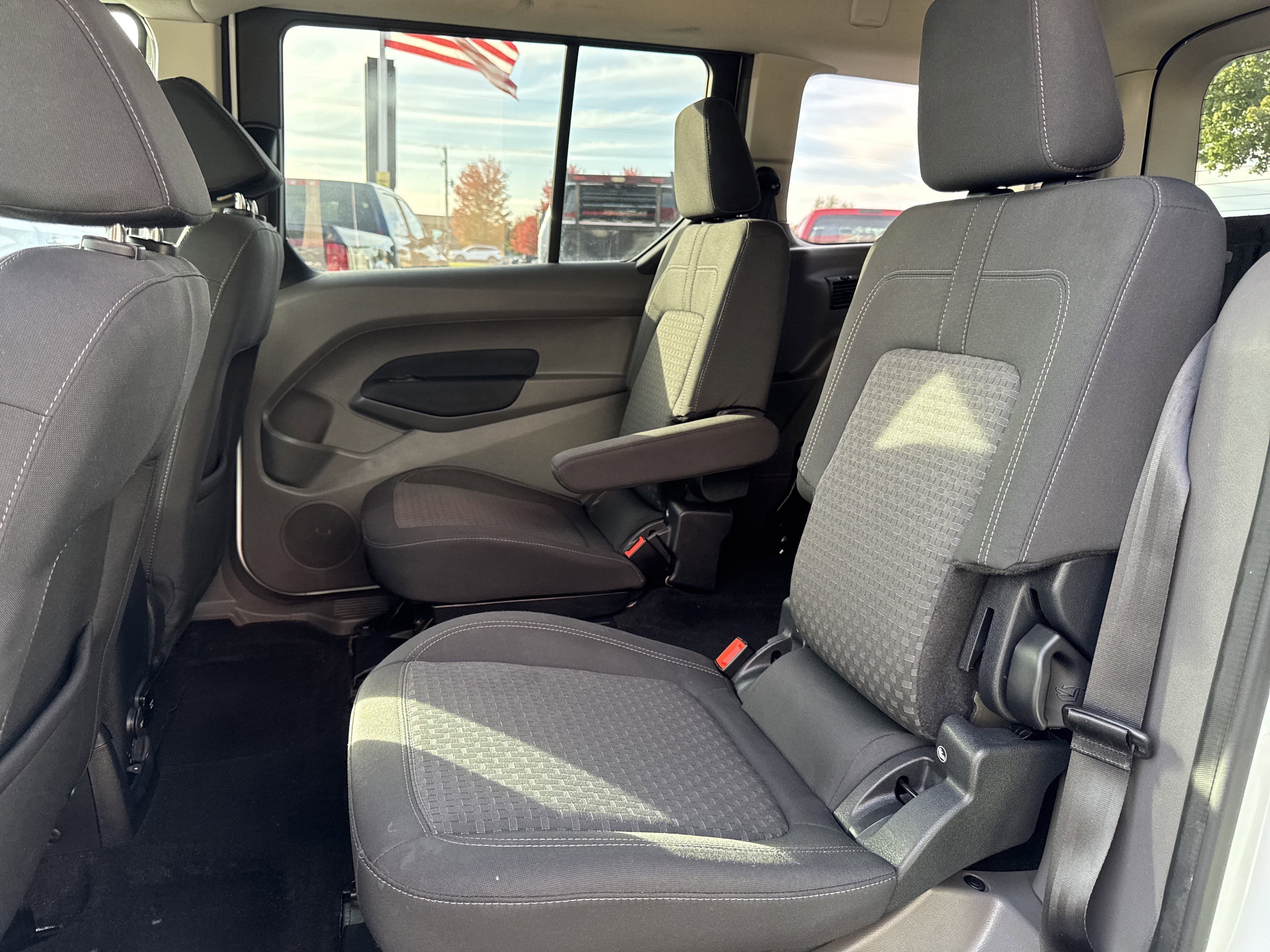 Used 2022 Ford Transit Connect XLT image 32