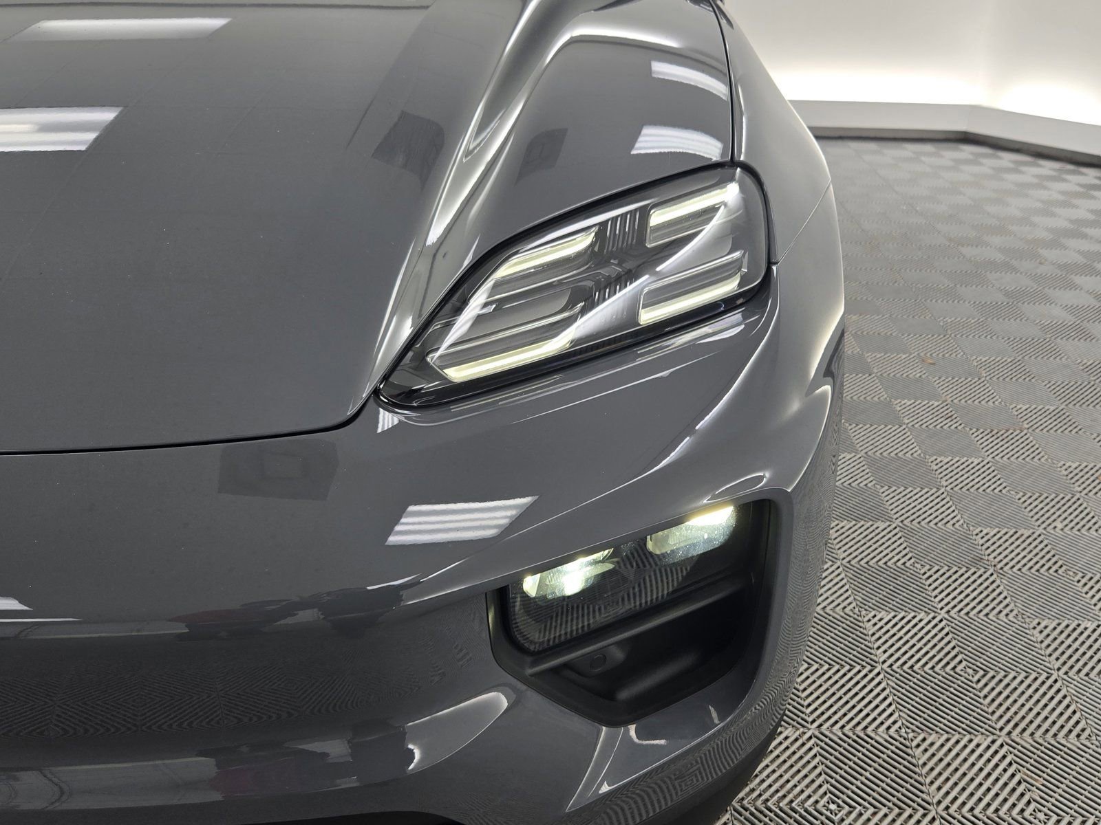 New 2025 Porsche Macan 4S Electric image 14