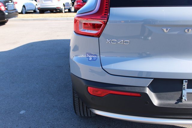 Used 2025 Volvo XC40 B5 Plus image 46