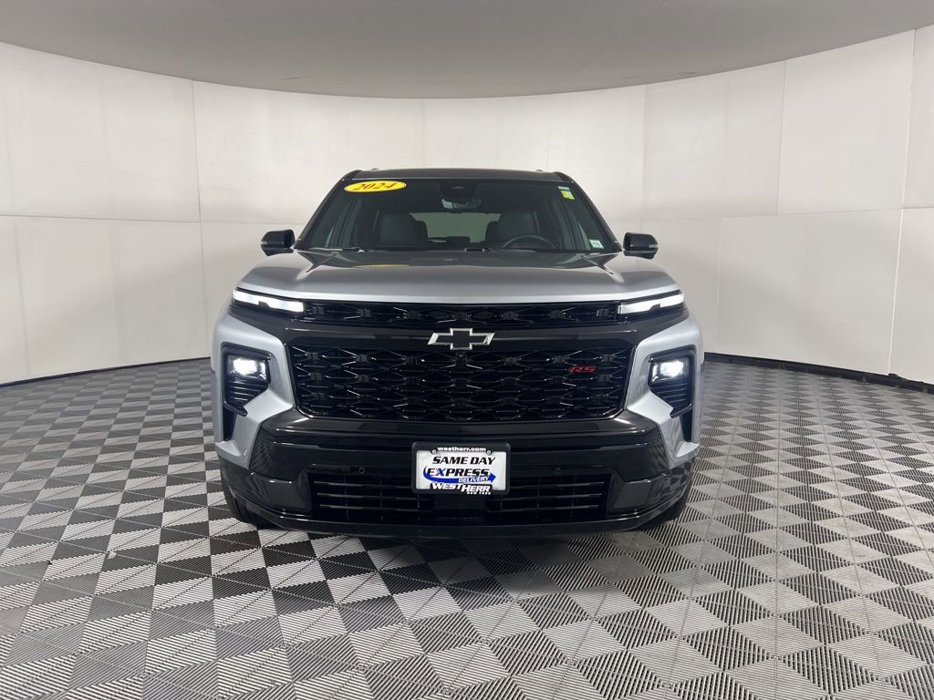 Used 2024 Chevrolet Traverse RS image 16