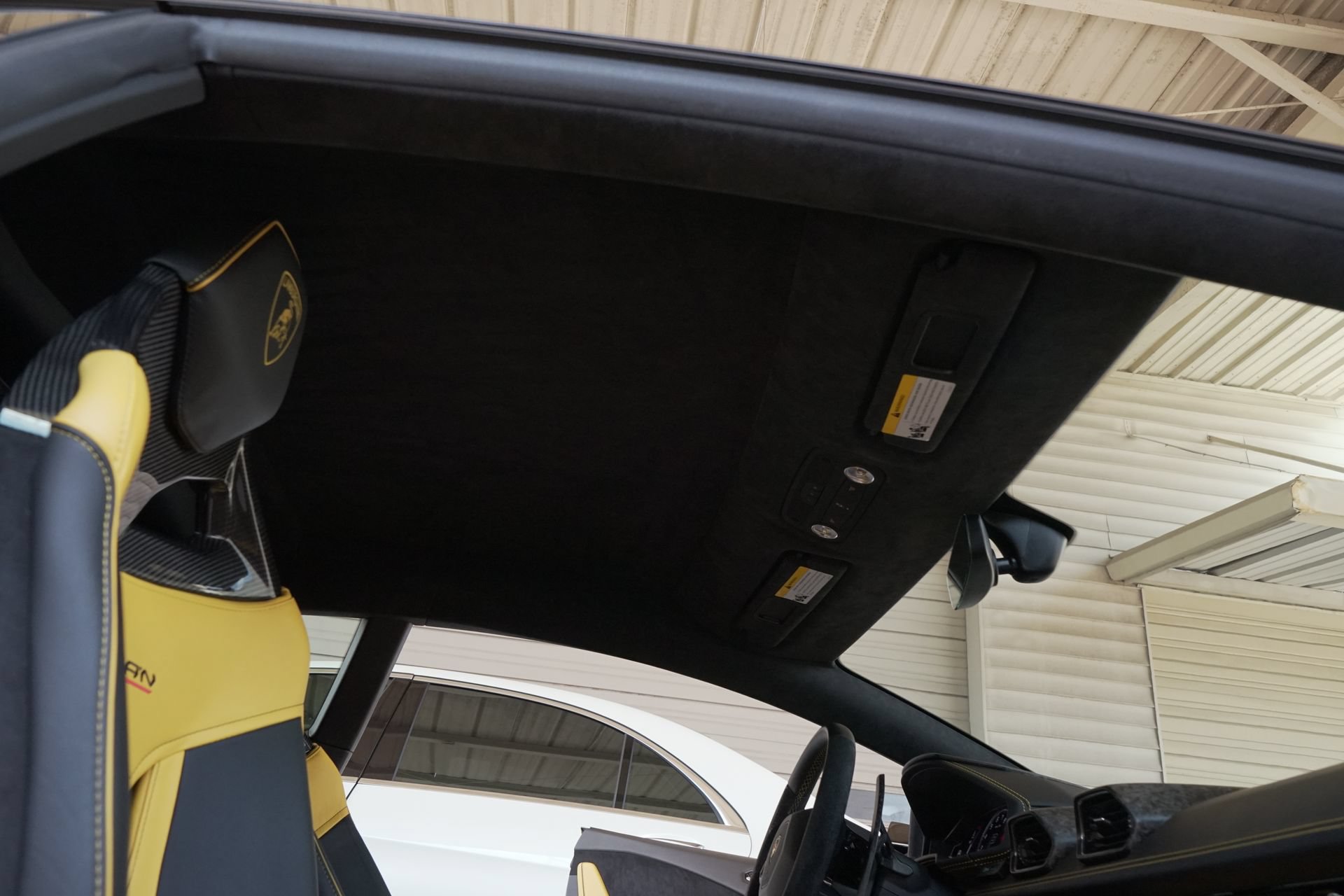 Used 2021 Lamborghini Huracan EVO RWD image 18