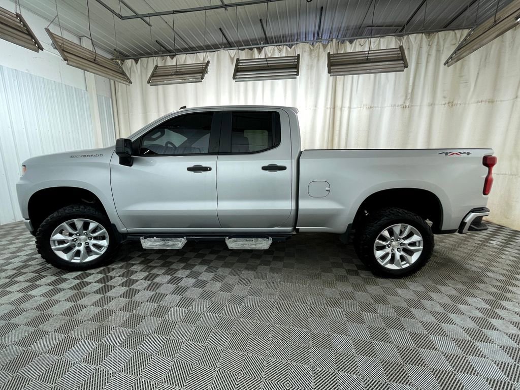 Used 2019 Chevrolet Silverado 1500 Custom w/ Custom Convenience Package AWD/4WD image 11