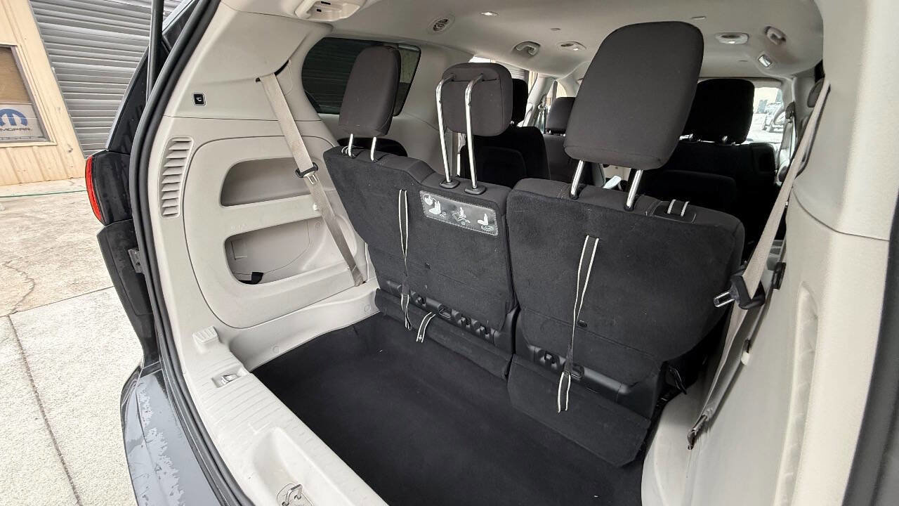 Used 2017 Chrysler Pacifica Touring FWD image 48