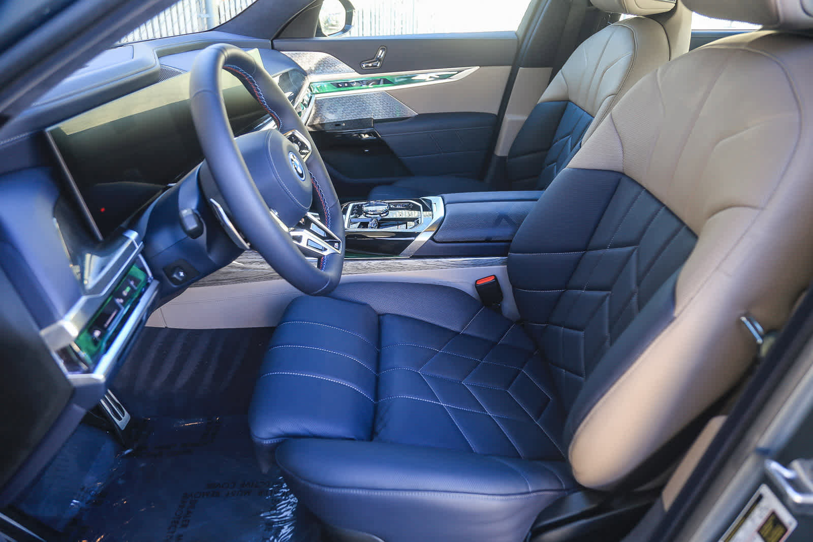 Used 2025 BMW i7 M70 w/ Executive Package image 14