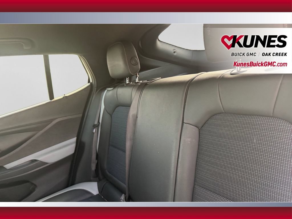 Used 2025 Buick Envista Preferred w/ Convenience I Package FWD image 33