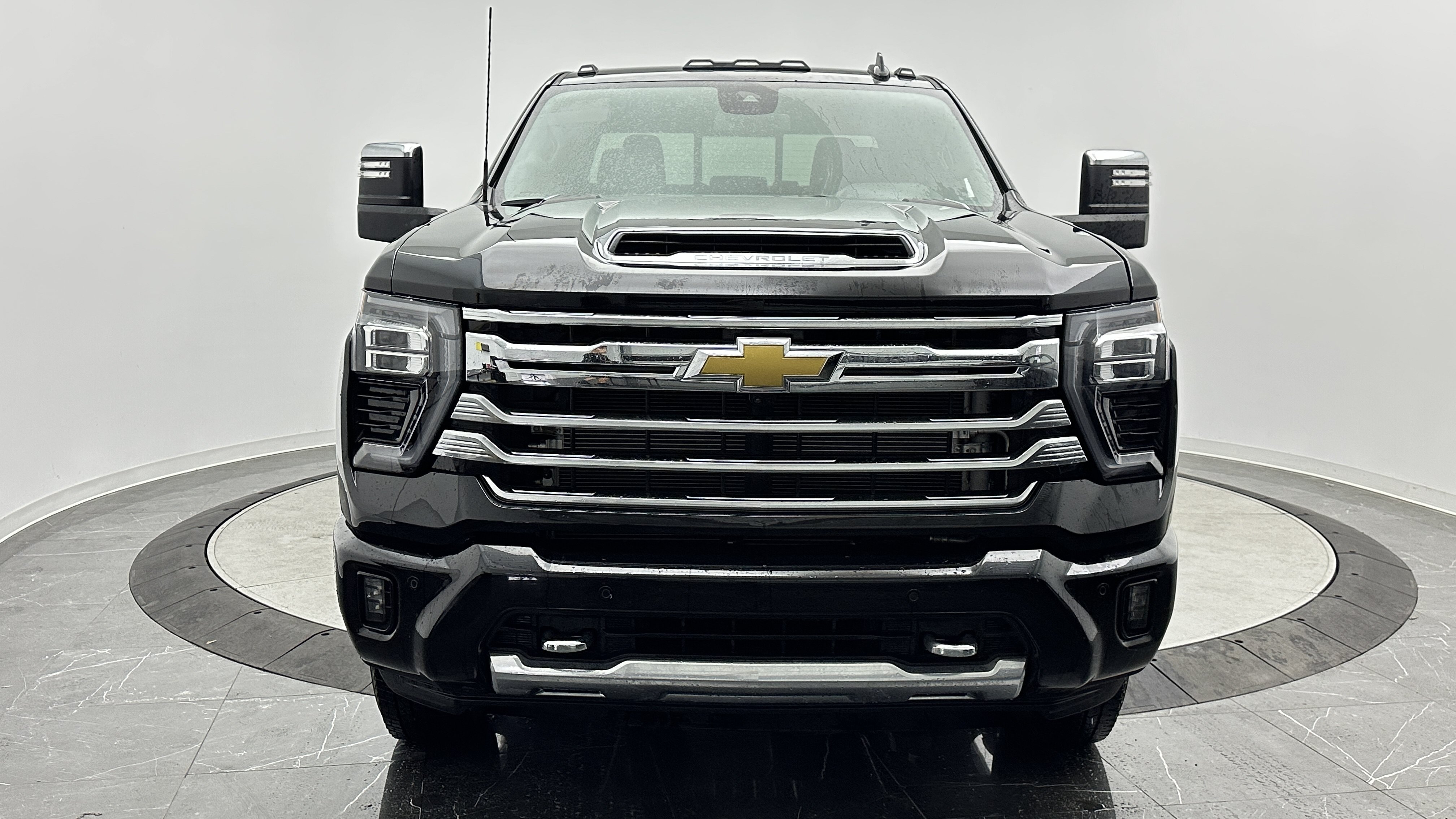 Used 2026 Chevrolet Silverado 3500 High Country AWD/4WD image 2