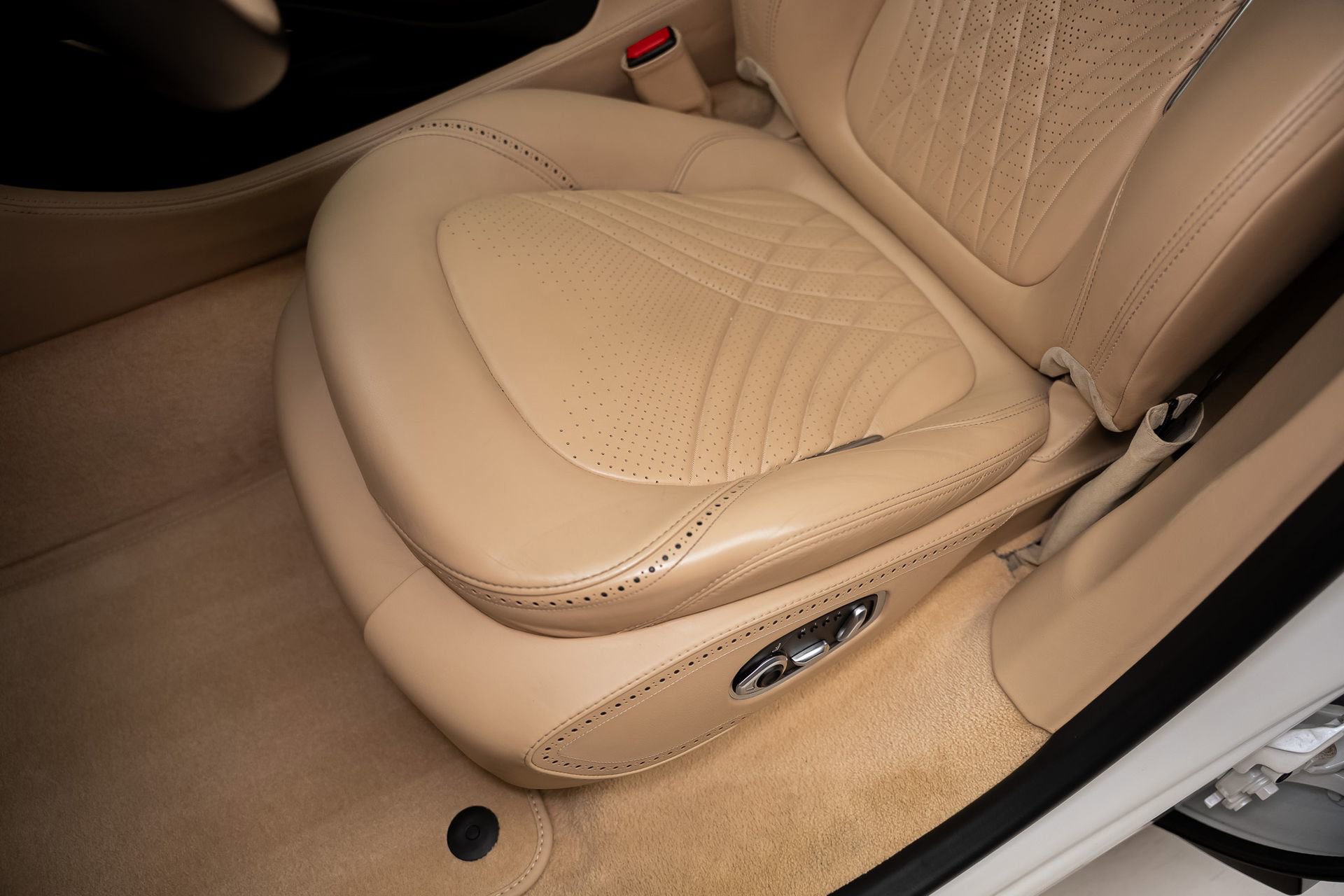 Used 2021 Aston Martin DBX AWD/4WD image 61