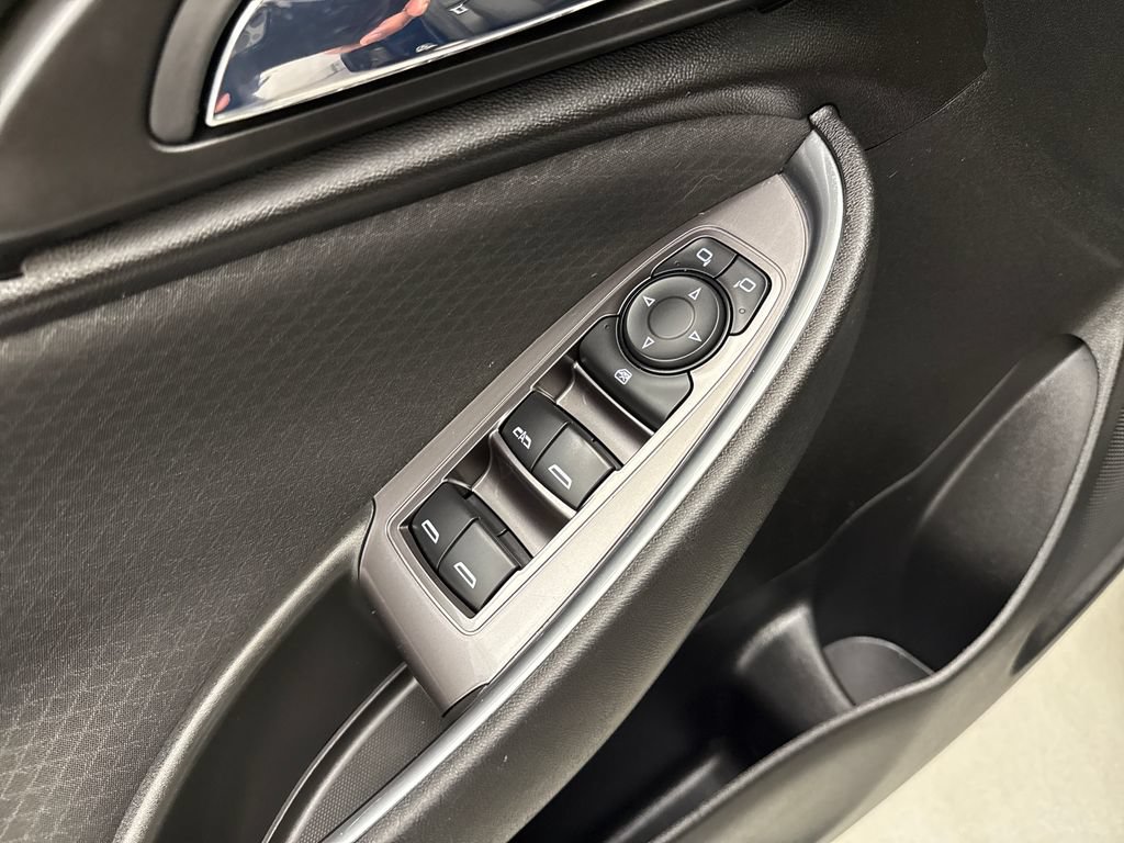 Used 2021 Chevrolet Malibu LT FWD image 12