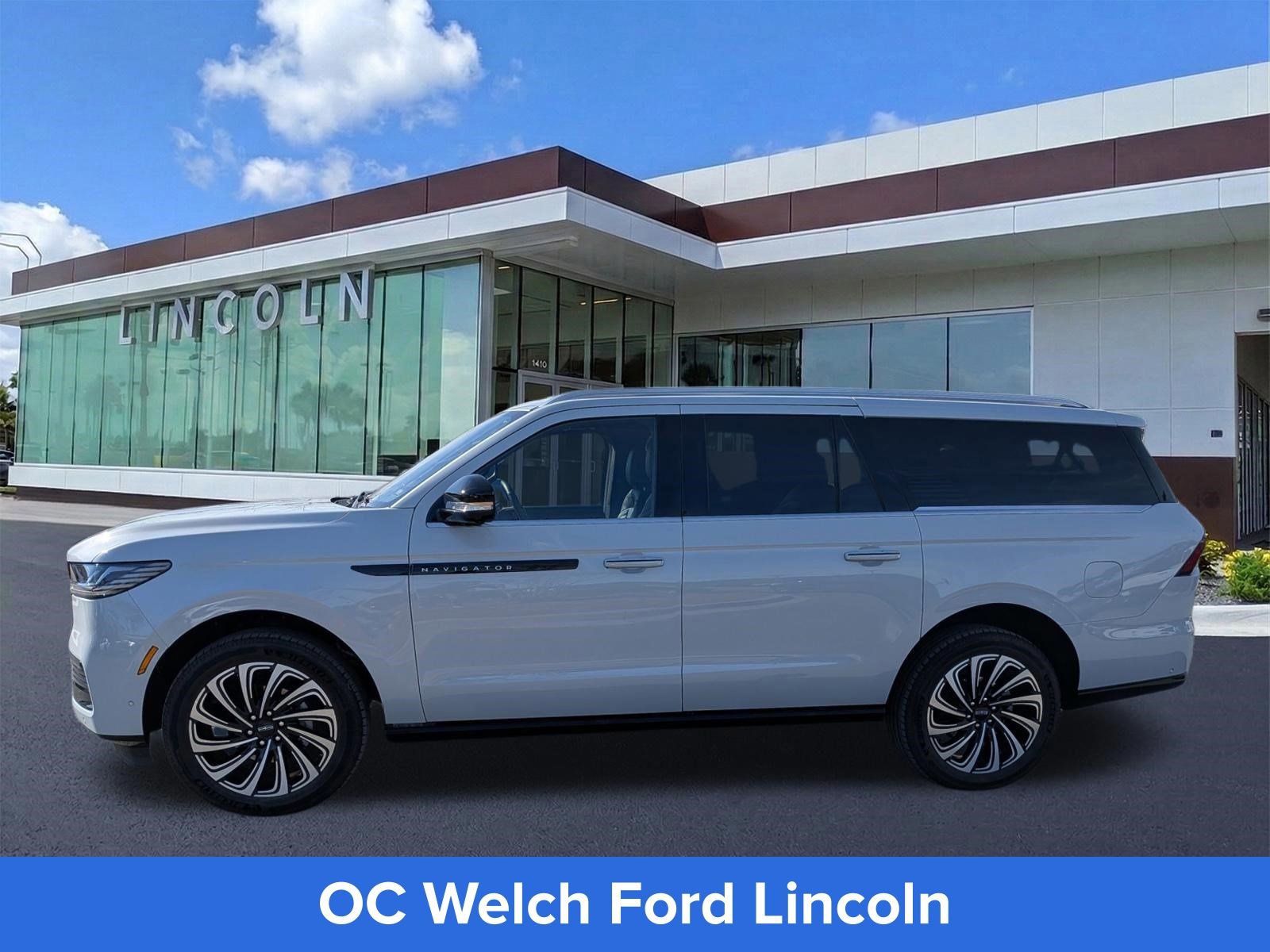 Certified 2025 Lincoln Navigator L Black Label image 8