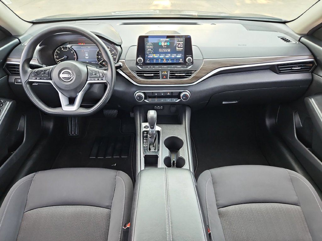 Used 2025 Nissan Altima 2.5 SV FWD image 26