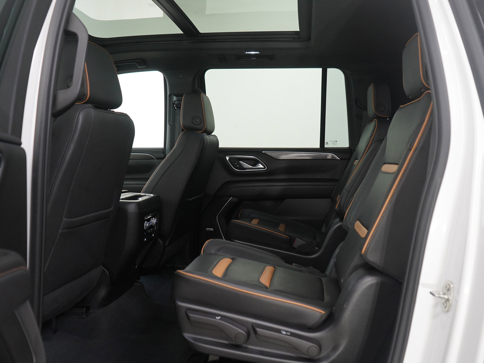 Used 2023 GMC Yukon XL AT4 w/ AT4 Premium Plus Package image 21