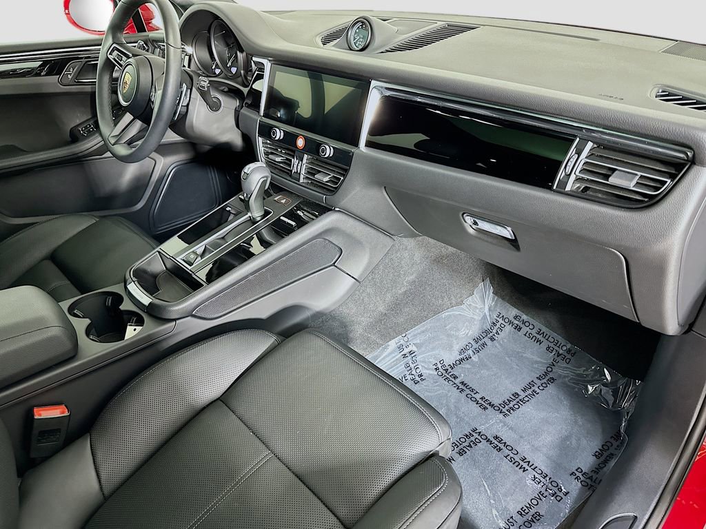 Certified 2026 Porsche Macan image 31