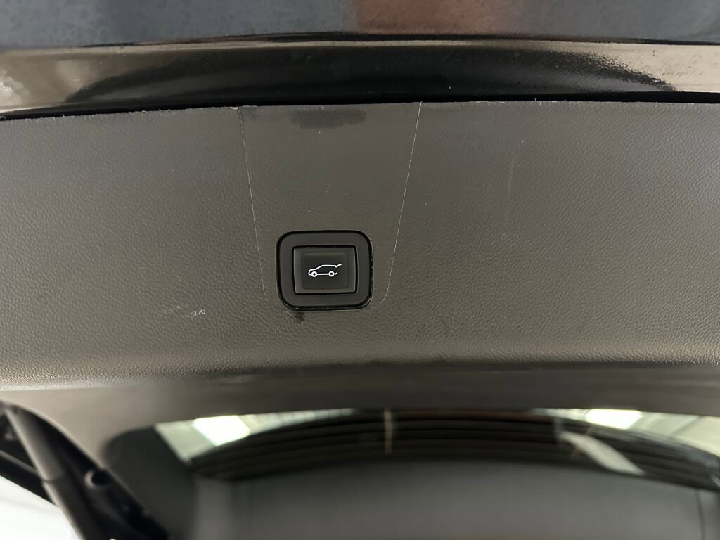 Certified 2023 Chevrolet Traverse LT w/ LPO, Floor Liner Package image 26