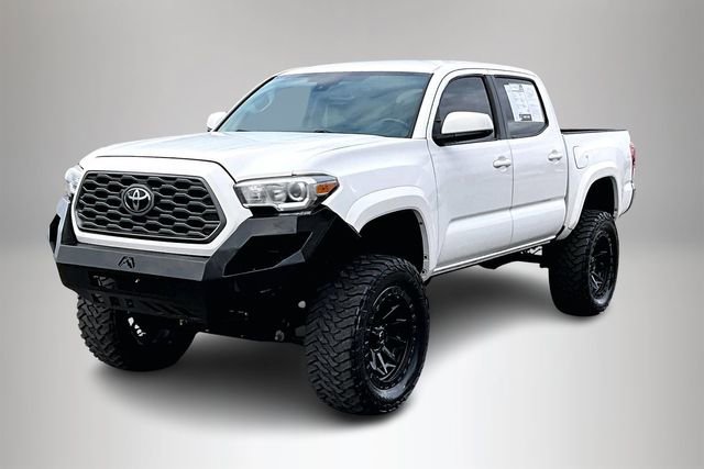 Used 2018 Toyota Tacoma SR5 image 2