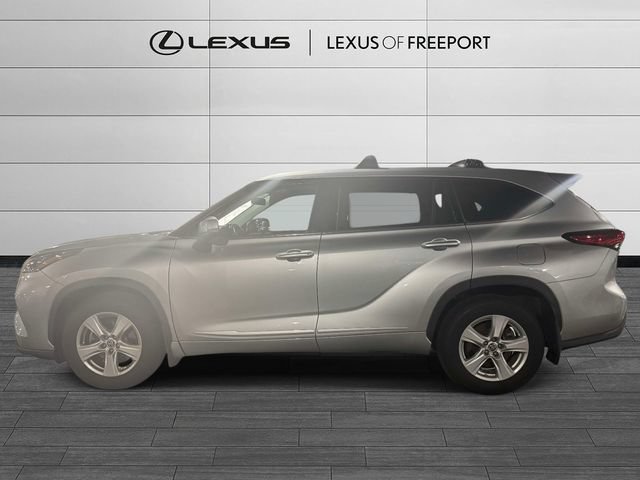 Used 2020 Toyota Highlander LE AWD/4WD image 4