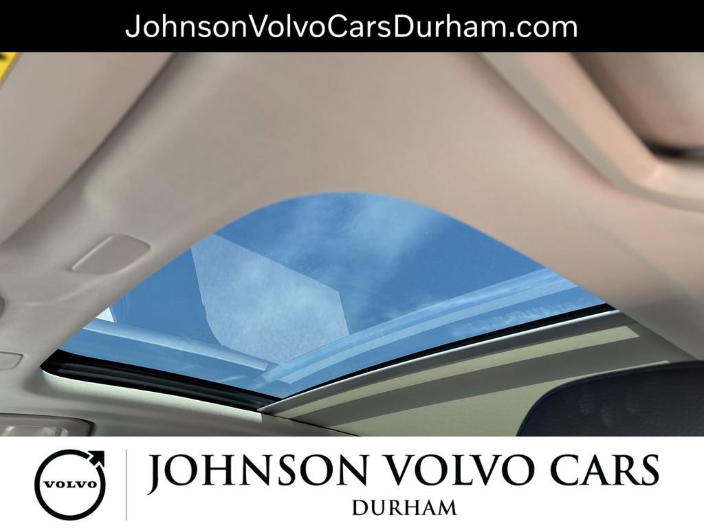 Used 2023 Volvo XC60 B5 Plus image 16