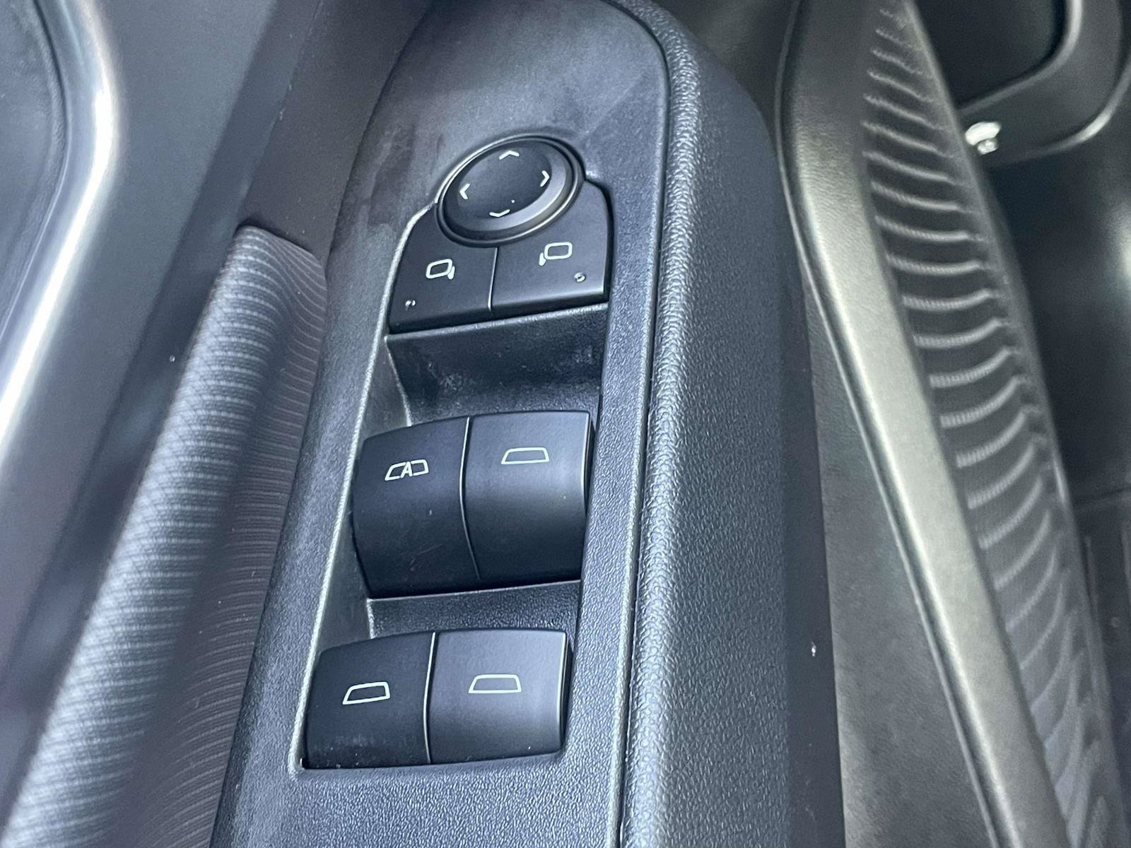 Used 2024 Chevrolet Equinox EV RS FWD image 20