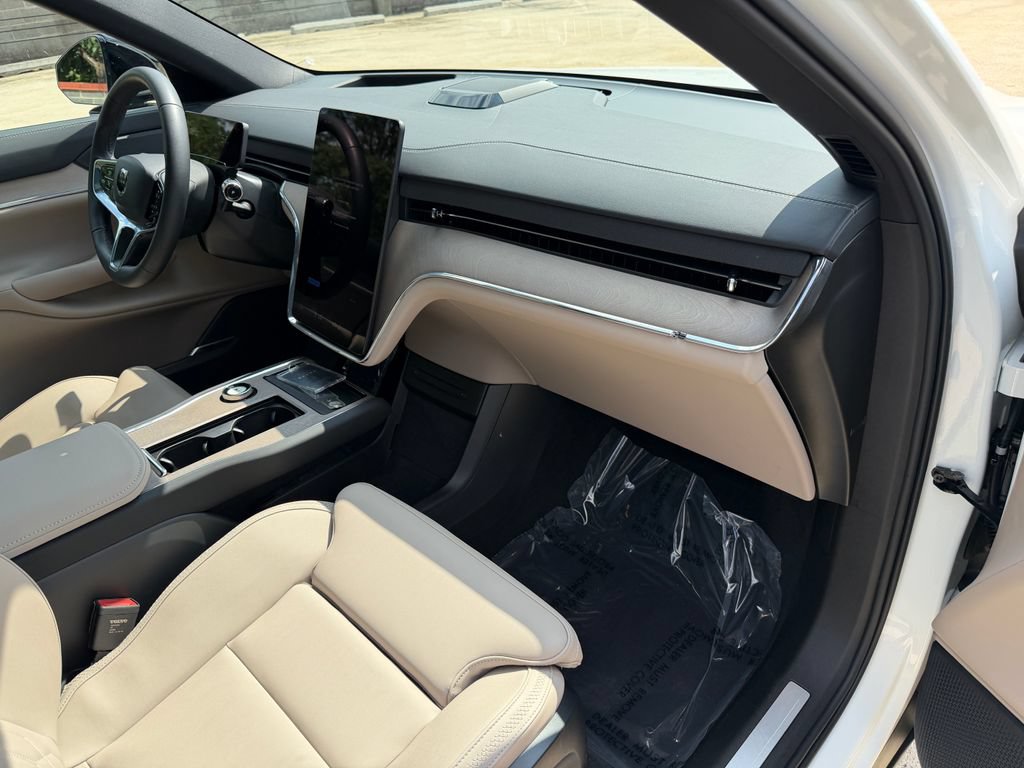 Certified 2025 Volvo EX90 Plus AWD/4WD image 22