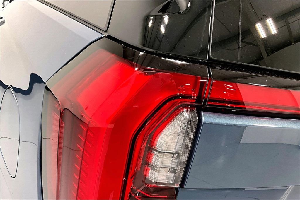 New 2026 GMC Yukon Denali w/ Sun & Power Step Package AWD/4WD image 37