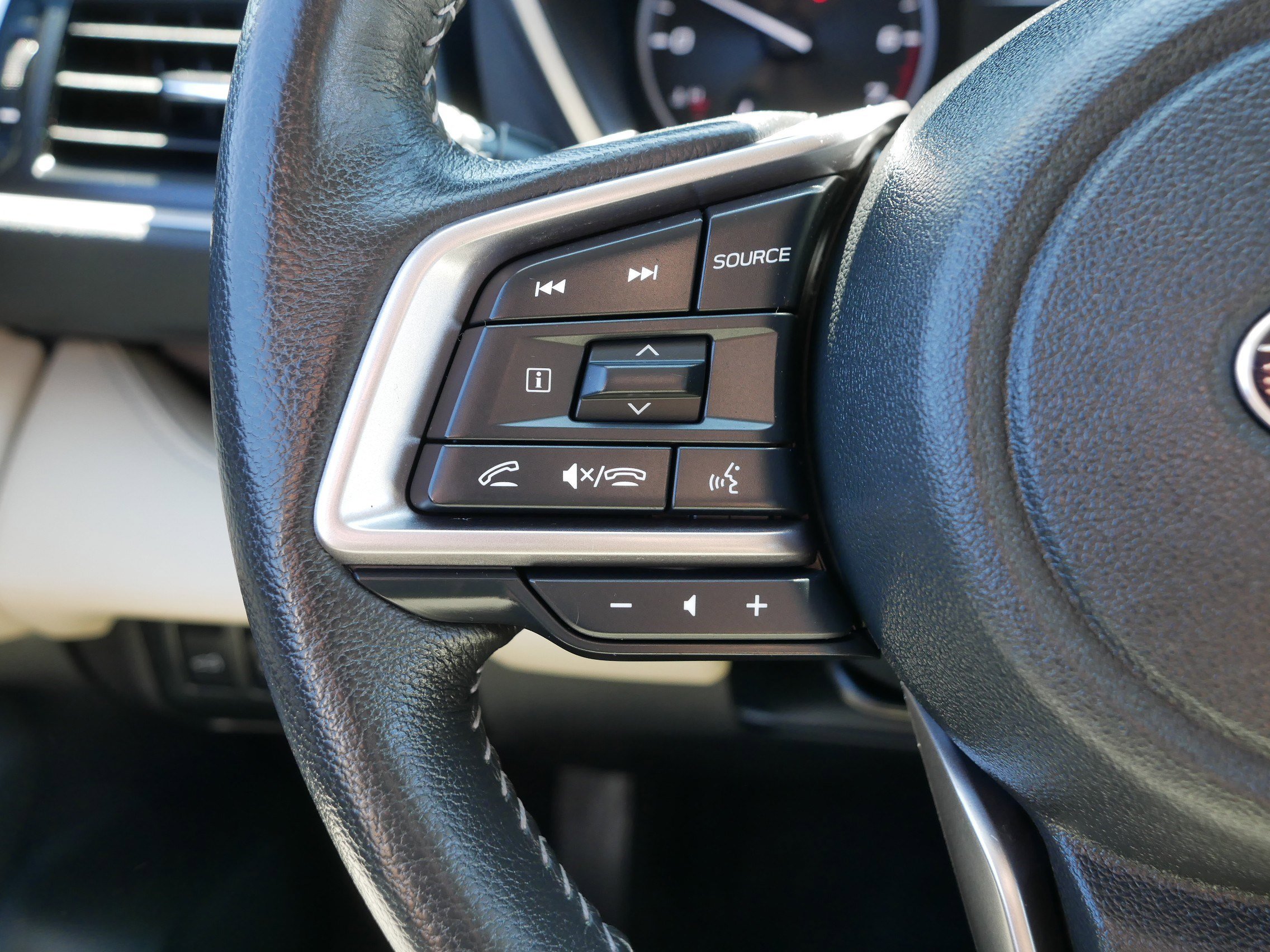 Used 2023 Subaru Ascent Limited w/ Technology Package image 31