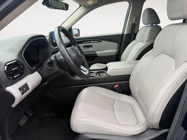 Certified 2025 Honda Pilot Touring image 9