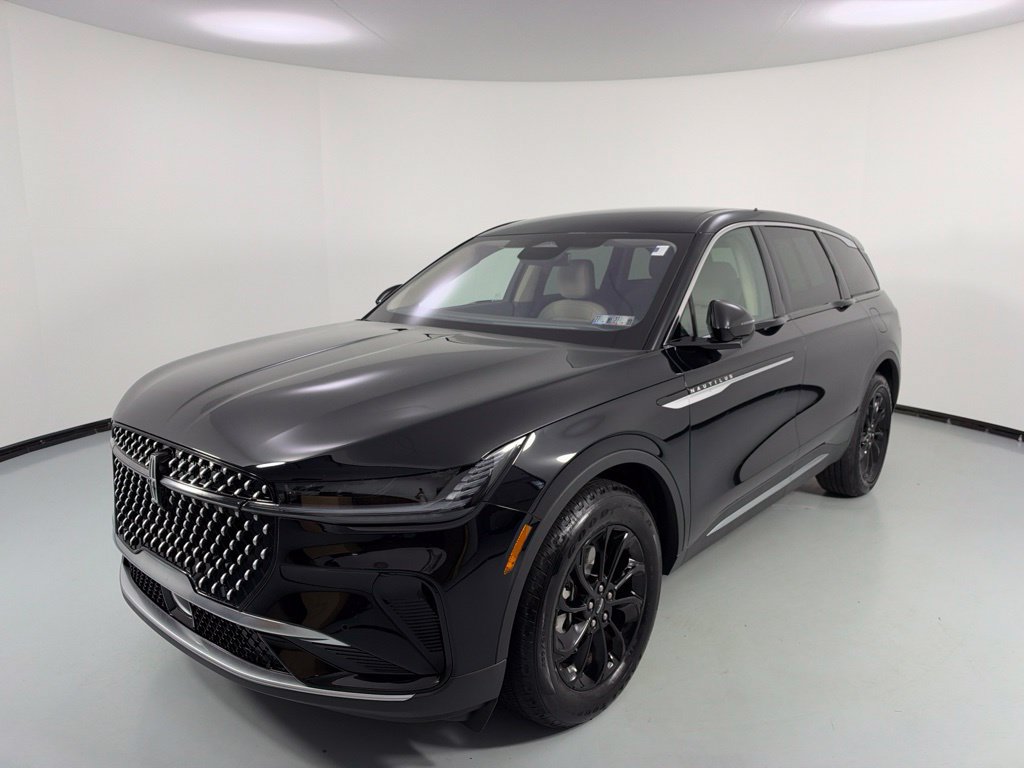 Used 2025 Lincoln Nautilus Premier AWD/4WD image 3