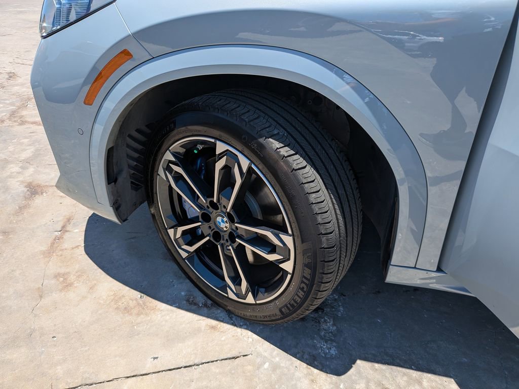 Used 2025 BMW X2 xDrive28i w/ M Sport Package AWD/4WD image 34