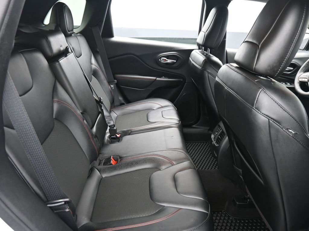 Used 2022 Jeep Cherokee Trailhawk w/ Comfort/Convenience Group image 17