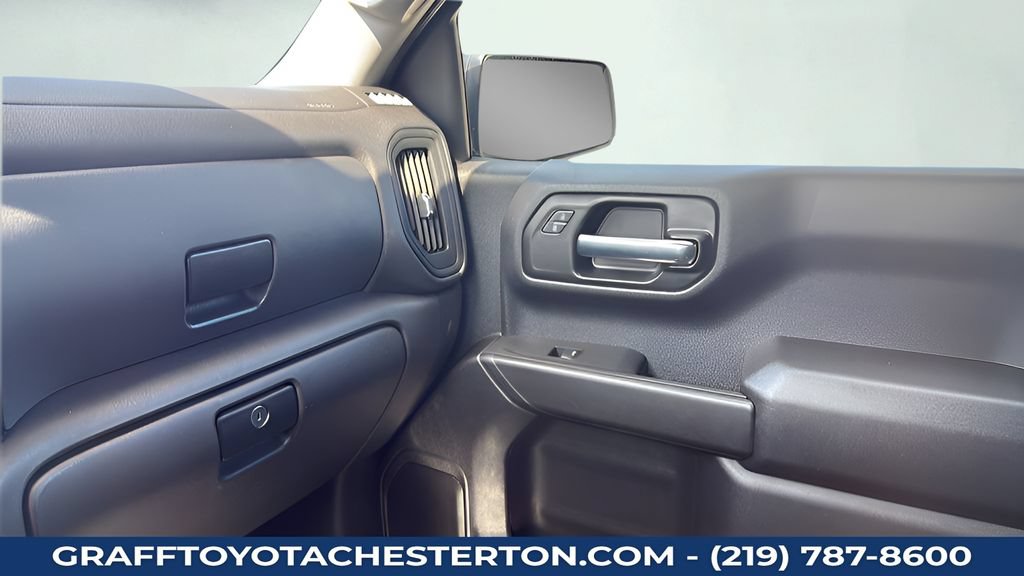 Used 2025 Chevrolet Silverado 1500 Custom Trail Boss w/ Dark Appearance Package AWD/4WD image 13
