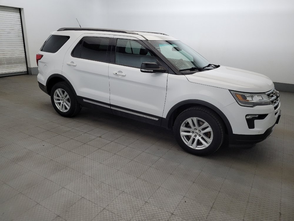 Used 2018 Ford Explorer XLT w/ Equipment Group 202A AWD/4WD image 11