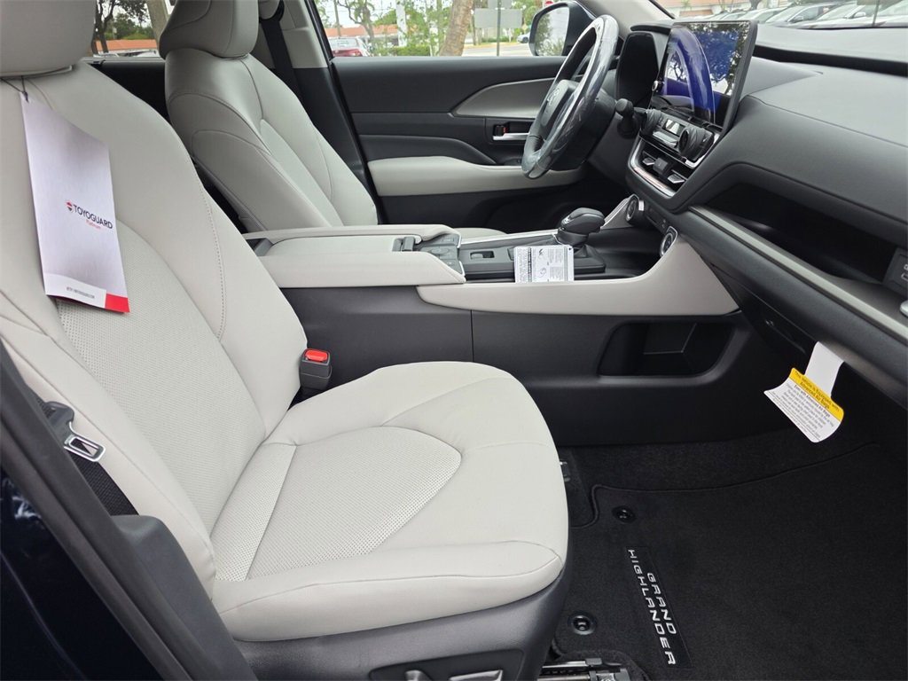 New 2026 Toyota Grand Highlander XLE image 14