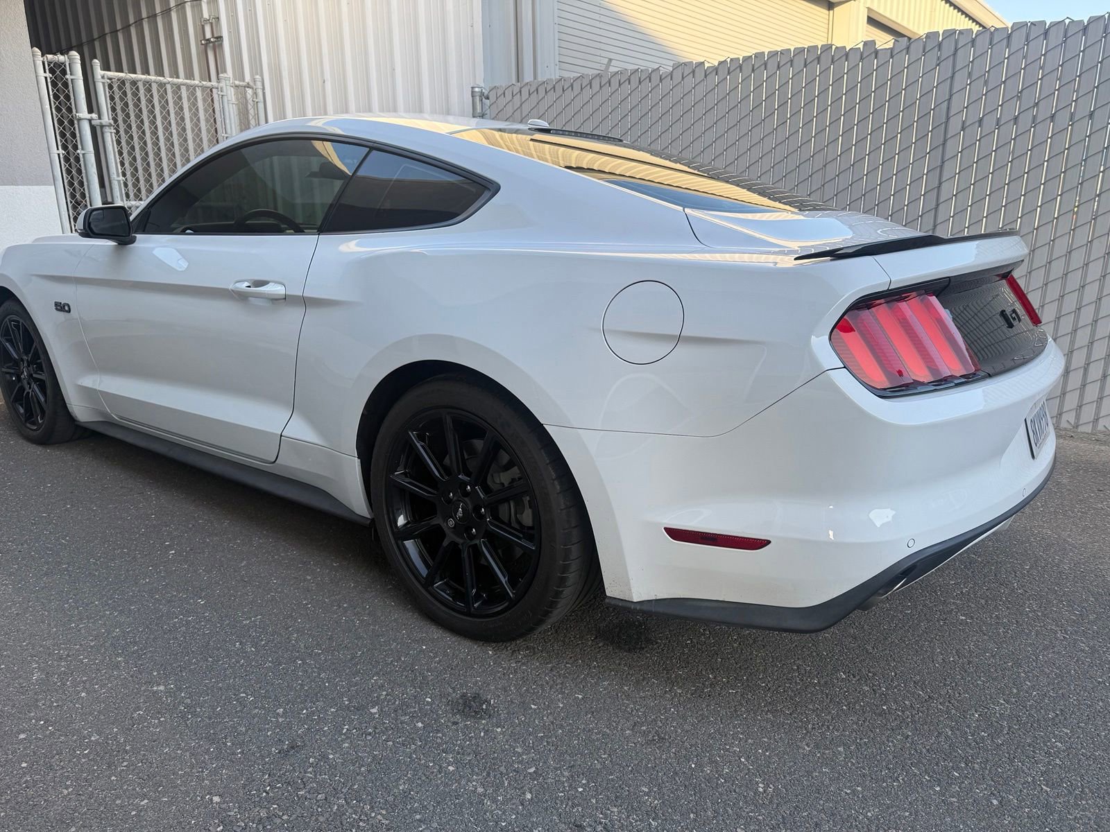 Used 2016 Ford Mustang GT Premium w/ Black Accent Package RWD image 3
