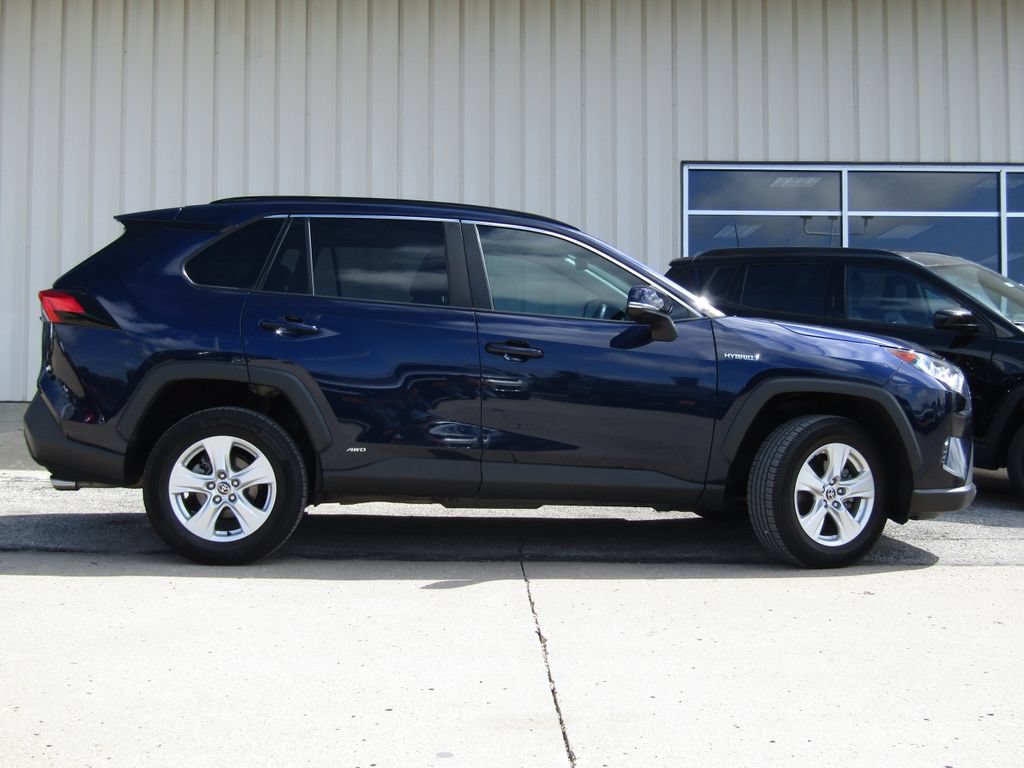 Used 2021 Toyota RAV4 XLE w/ Convenience Package AWD/4WD image 2