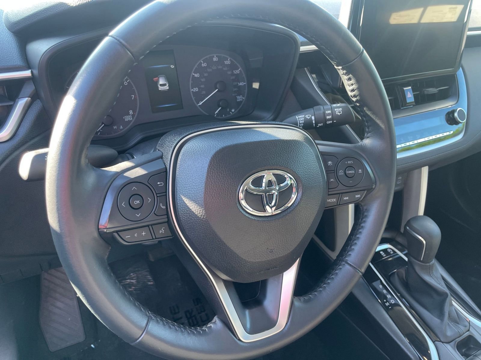 Used 2025 Toyota Corolla Cross LE image 28