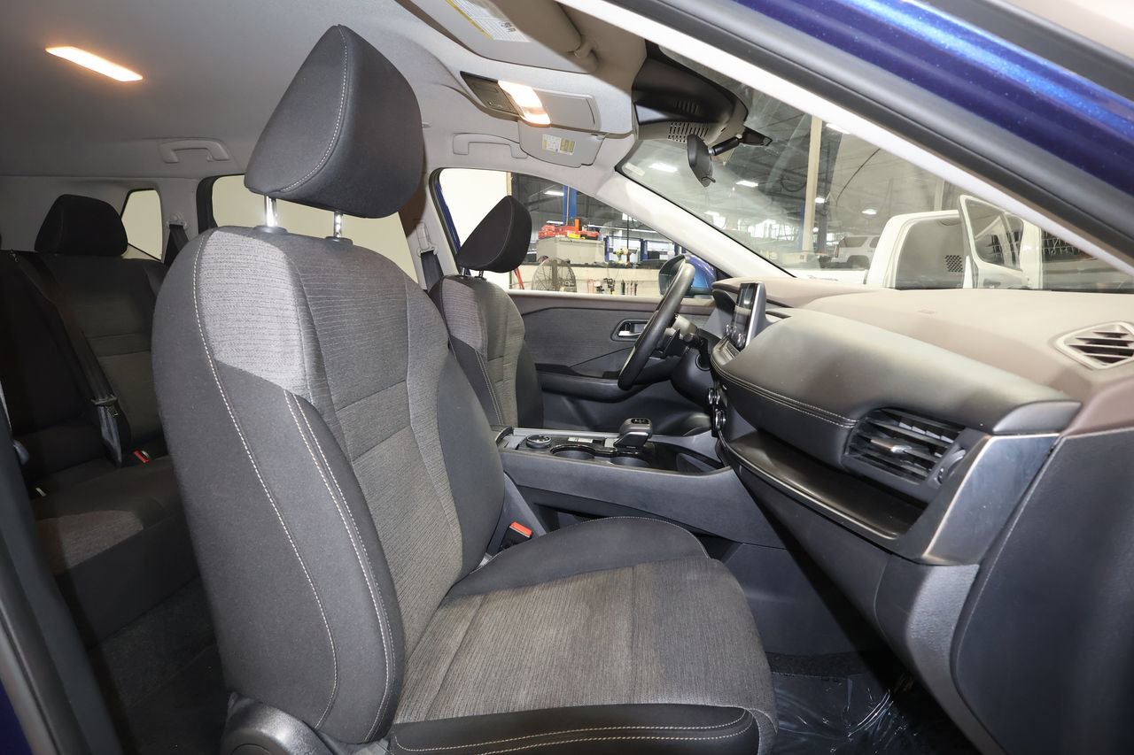Used 2023 Nissan Rogue SV image 26