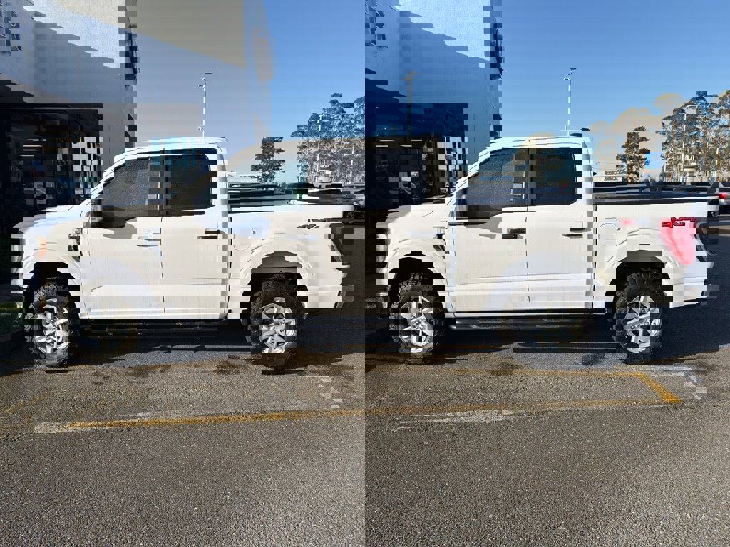 Used 2021 Ford F150 XLT image 2