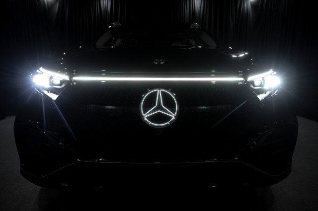 New 2026 Mercedes-Benz EQS 550 4MATIC SUV image 8