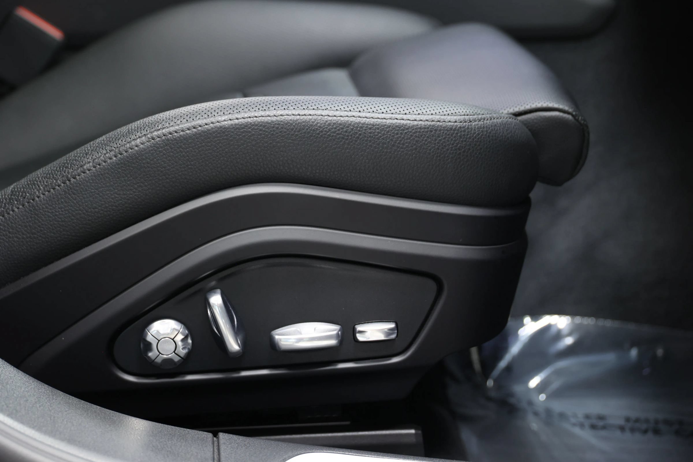 Used 2020 Porsche Panamera AWD/4WD image 92