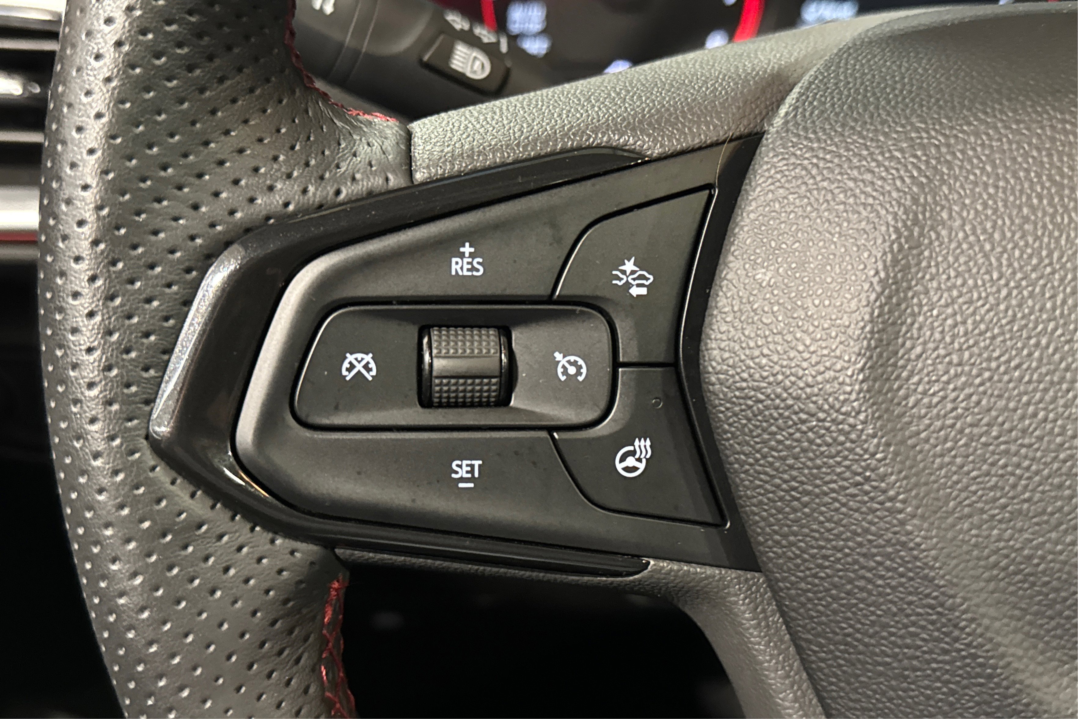 Used 2023 Chevrolet TrailBlazer RS w/ Sun and Liftgate Package AWD/4WD image 23